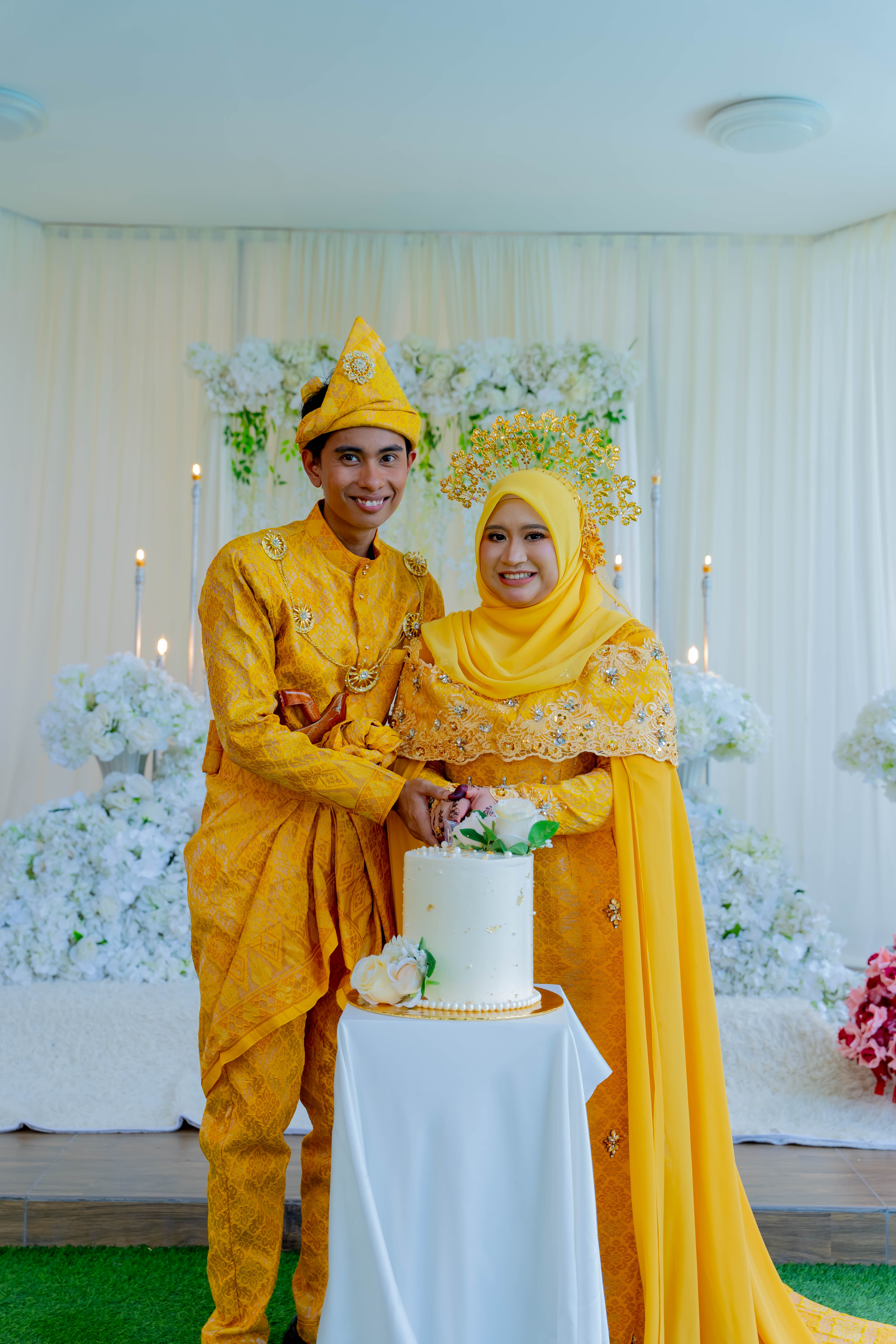 Zahir & Syahirah - Sanding